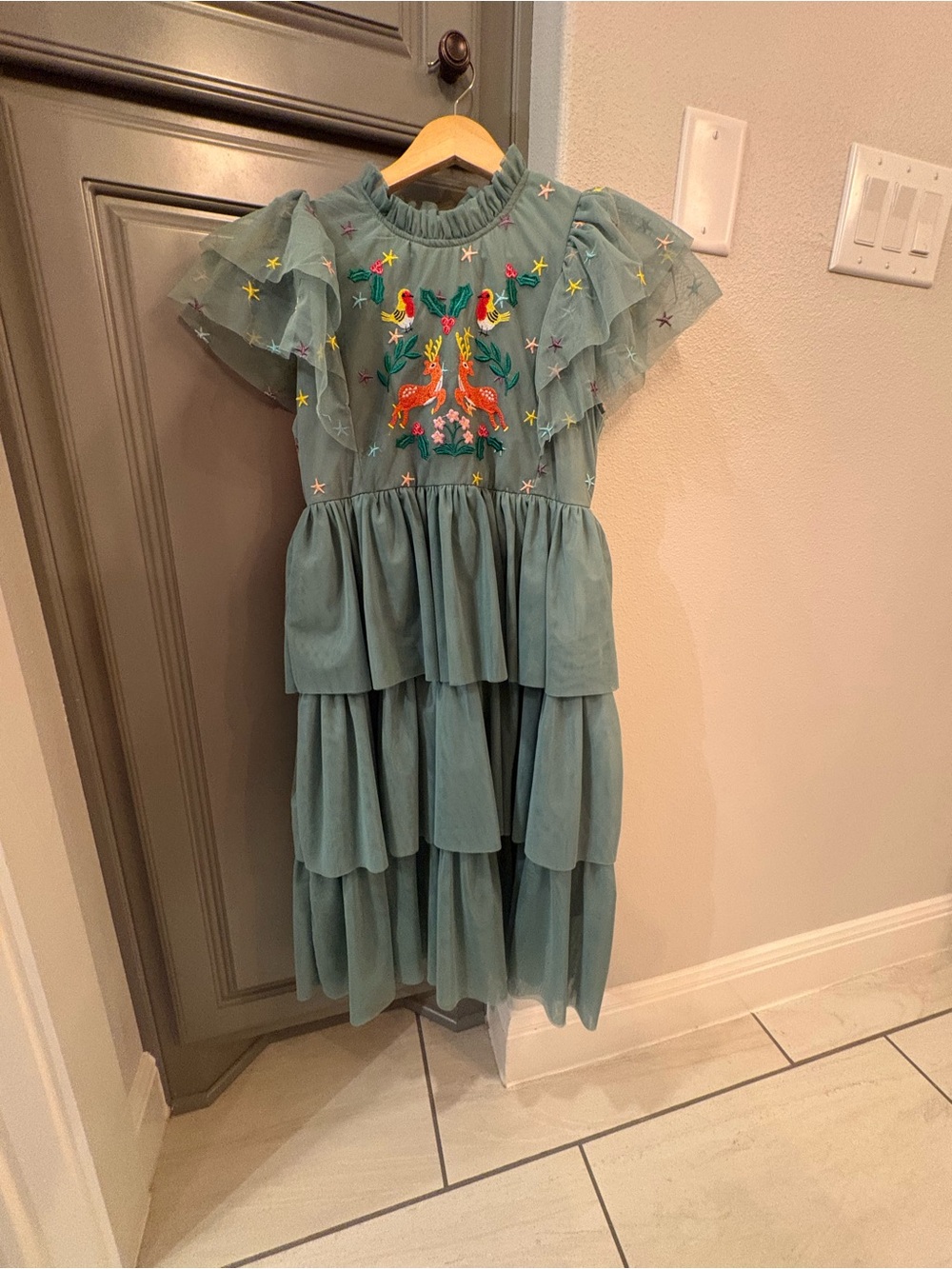 Girls Green Tulle Tiered Dress with Embroidered Motif, Sz 10